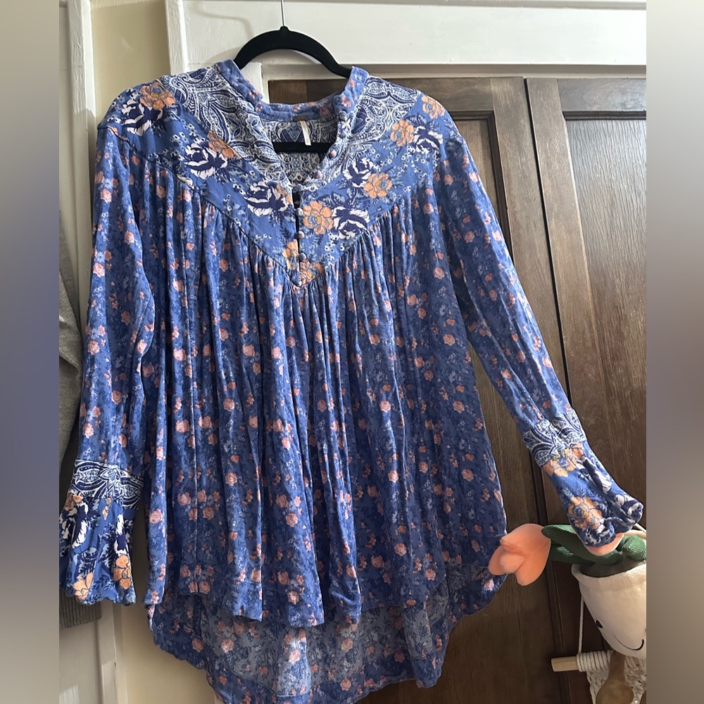 Free People size S- super flowy boho long sleeve top